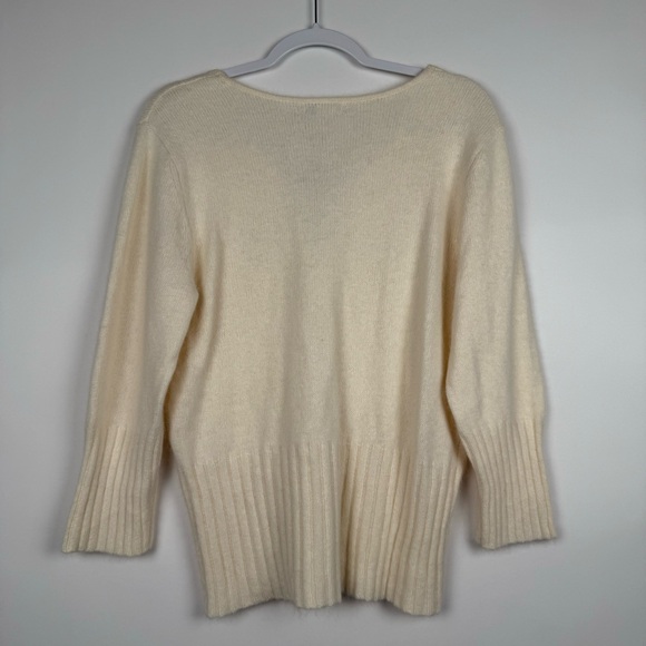 NWT Apostrophe Women’s Angora Blend V-neck Pullover Sweater Top Size 16/18 (XL) - Picture 2 of 10